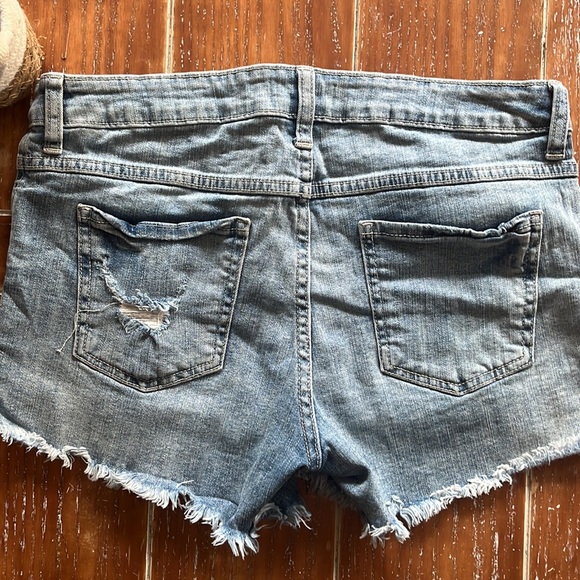 Size 29 Ripped Jean Shorts - Picture 4 of 6